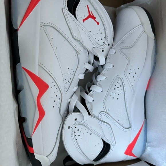 Nike White and Red Sneakers - Picture 1 of 1